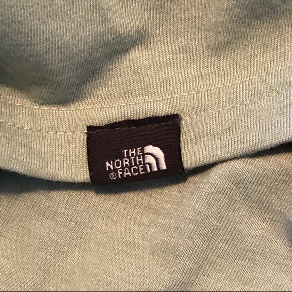 The North Face Classic Fit Tee (M) - Picture 6 of 6